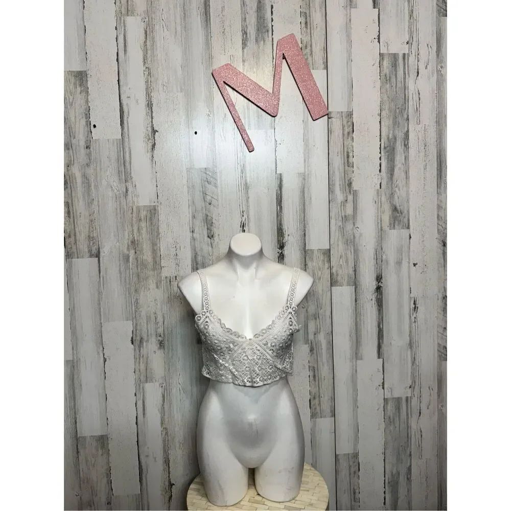 White laced crop top size medium